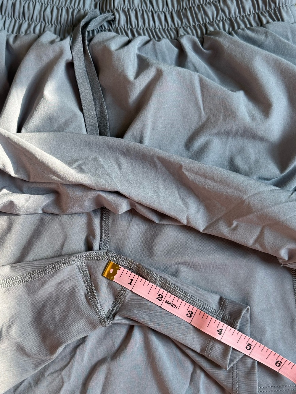 Beyond Yoga Woven in Stride Lined Stretch Athletic Skirt in Cloud Gray - Picture 5 of 5